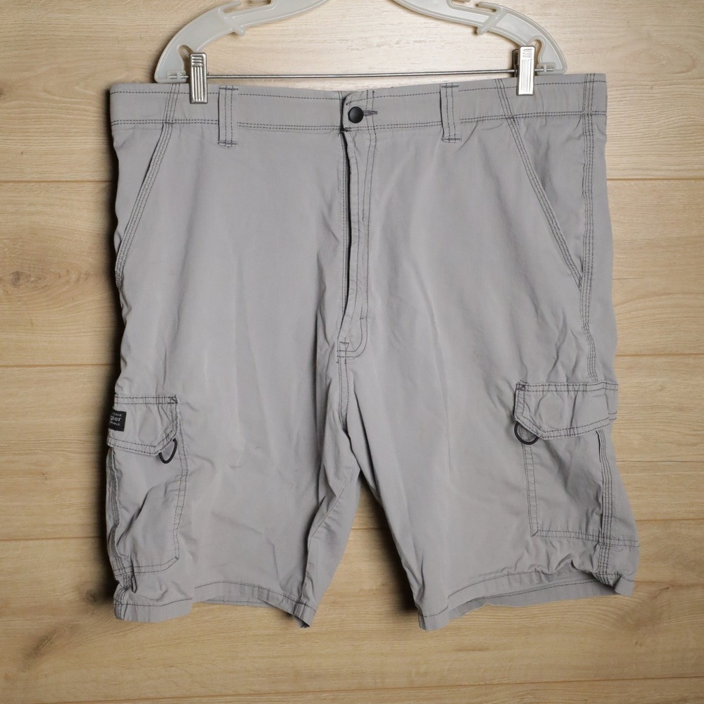 Wrangler Mens Cargo Shorts Gray Size 40 Relaxed Fit Utility Pockets‎ Zip Fly